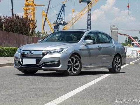 17万落地中级轿车，外观更时髦，舒适也不输5系