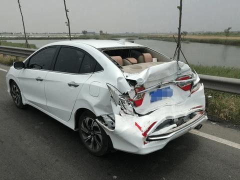 本田凌派被大货车追尾, 车主: 日系车质量出乎我的意料