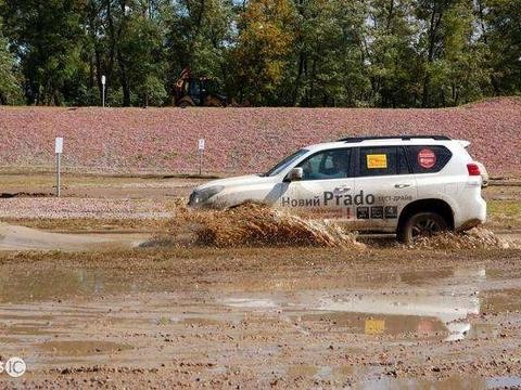 全新丰田普拉多成“丐帮”, 低配要啥没啥, 这不是原来的普拉多了