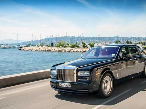 这些人成了春晚的记忆, 但是他们的豪车总会让你想起点什么