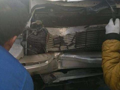 耐撞的两款日产汽车本田冠道和铃木维特拉 看防撞梁就知道了