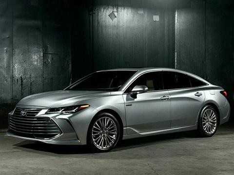 丰田发威了！全新豪华车亮相，卖25万能让A6没脸做人