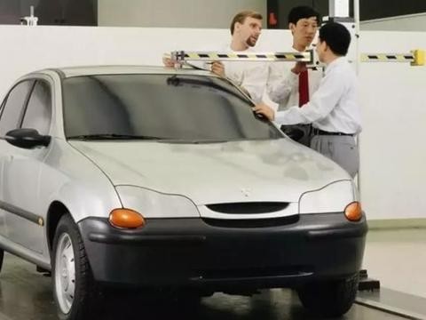 这款中国车有纯正保时捷血统，很多人都说丑，你呢？！