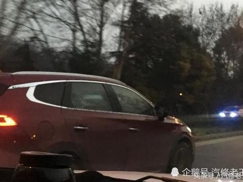 南京车友下班偶遇比亚迪唐二代燃油版，侧面看起来充满力量！