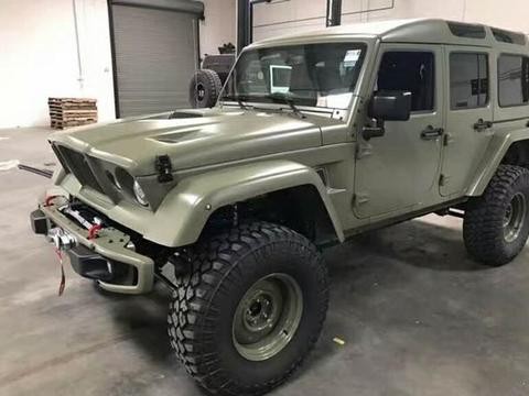 国内首辆M715上牌了，车主试开后赞不绝口，不愧是越野之王！