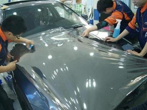 老宝马5系要翻新车漆，饱受远光狗折磨的车主却给全车换上反光膜