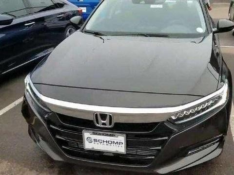 十代雅阁现身停车场，造型媲美宝马5系