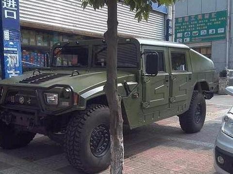 楼下邻居提新车，88万裸车的国产越野，论霸气路虎谈不上比