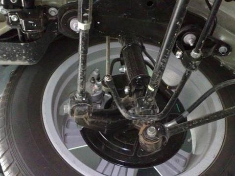 为什么“筷子”后独立悬挂还有新车在使用？！