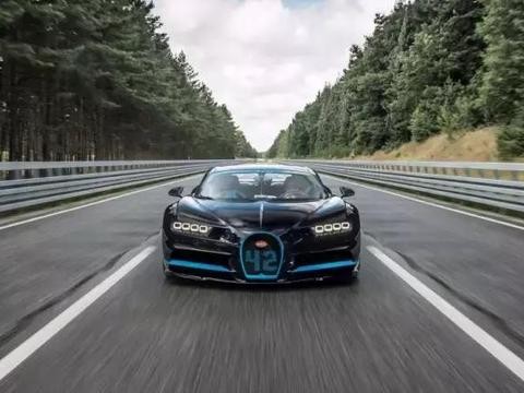 别问我布加迪Chiron有多快，它想飞上天和太阳肩并肩