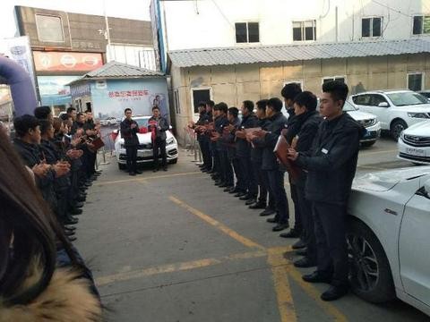 18款吉利帝豪当地首提，车主：提车现场太感人