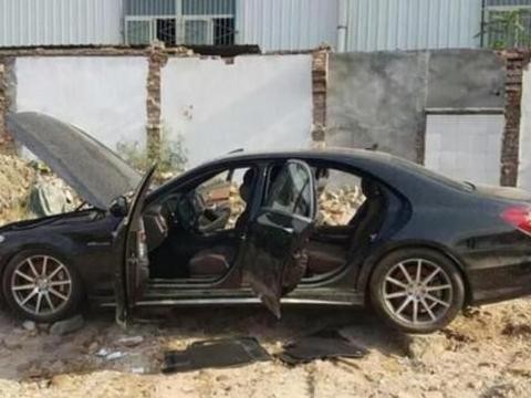 300万的奔驰，一夜之后包工头60万抛售，看到实车无人敢买