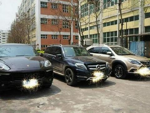小区一幕：保时捷卡宴，奔驰GLK和比亚迪唐同台，国产毫不显弱势