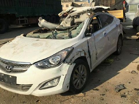 3万块钱买下一辆天灵盖被卸掉的朗动, 修车师傅说: 小伙你买值了