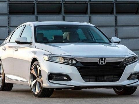 宿命对决 第八代凯美瑞VS第十代雅阁！