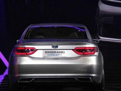 河南小伙车展看中这款车，女友嘲笑他买不起，结果他却是这样回答