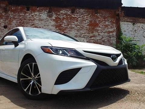 意外发现部门三同事的座驾是白色锐志三代同堂，哪一代最好看？