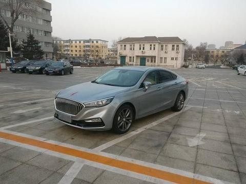 红旗H5已经抵达4S店后场，配大面积触摸屏，售15万比奔驰有面子