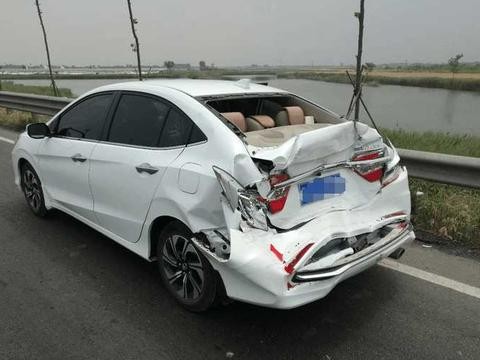 本田凌派被大货车追尾, 车主: 日系车质量出乎我的意料