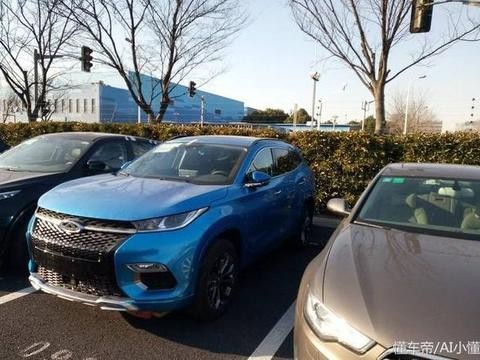 奇瑞EXEED TX现身街头 1.6TGDI+7DCT 颜值秒掉旁边奥迪！！