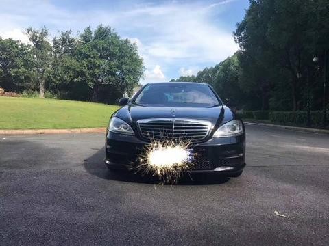 29.5万入手奔驰S63! 屌丝直接把女神带回家！