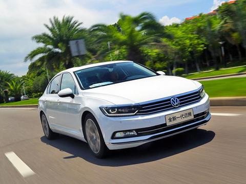 凯美瑞跟雅阁不服，大众迈腾荣膺“年度轿车”只凭信仰？