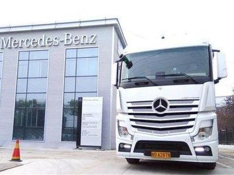 价值300万的奔驰豪车，车身高度超4米，比悍马还霸气！