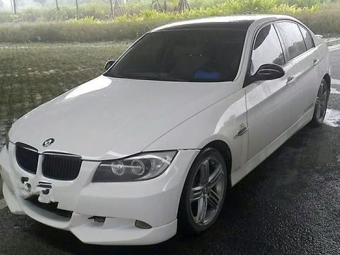 小伙7万块买宝马，当妻子看到真车时，气得把小伙锁门外！