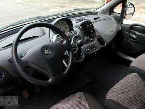 这款车被定义世界最丑车型之一，伸手摸不到副驾驶，6座仅需7万！