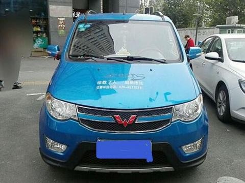 湖北小伙花5.6万买辆五菱宏光S：喜欢改装，然却无奈车尾的喷字