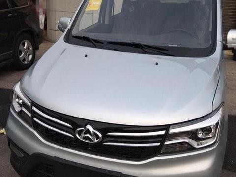 长安神车仅4万起，大五菱宏光一圈，油耗仅6L，家用还得选它