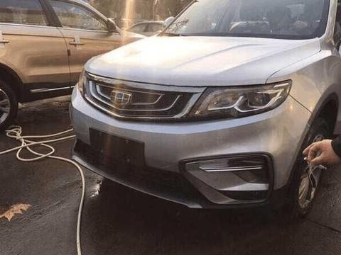 全国首台18款吉利博越到店，外观大改后很酷炫，又要排队提车了