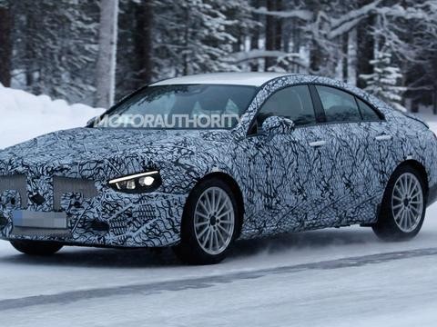 和A级不一样的设计！奔驰全新换代CLA雪地实拍！