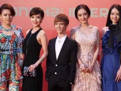 年赚三亿的导演，月入千万的主播，座驾名字相同，谁的更豪华？