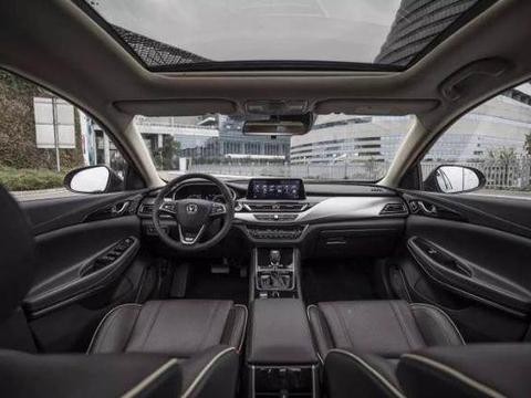 睿骋CC售8.99-13.89万元，外观犀利比拟雷克萨斯，内饰似宝马