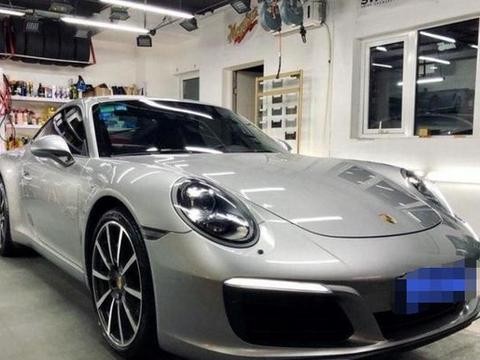 北京小伙开160万保时捷911去加油，加油大姐让车主不由捧腹大笑