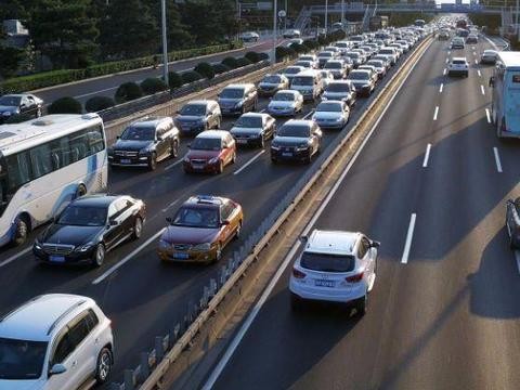 国产“丰田埃尔法”! 大通G10不仅宜家宜商