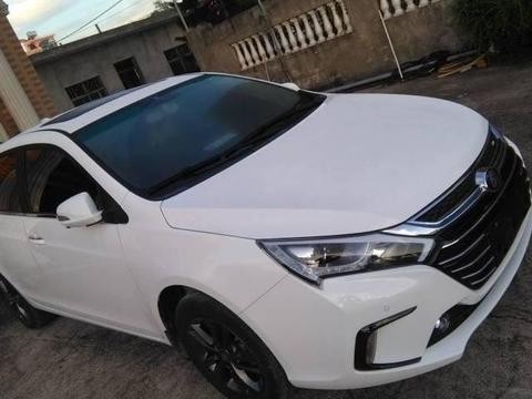 换掉家里的五菱宏光, 咬牙买了这车, 村里人都以为我发财了!