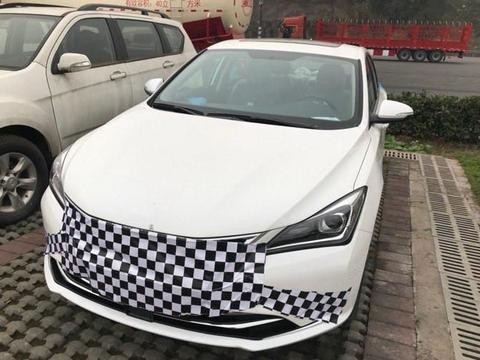 2018款换代长安逸动现身街头, 内饰有亮点, 还配宝马电子档把