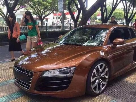 花124万元买辆二手奥迪R8, 停在路边不断有美女敲门“问路”