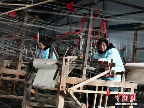 札札弄机杼的出处是什么 机杼到底指什么意思