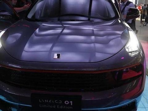 表姐刚定完众泰T700，见我买了这台车，立马把车就退了