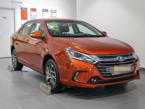 合资车撞比亚迪秦，又一支好广告，比亚迪老总的腰板都直了！