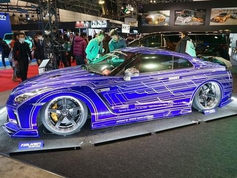 日产怒了，这车比思域火1000倍，猛虎下山，干翻帕拉梅拉！