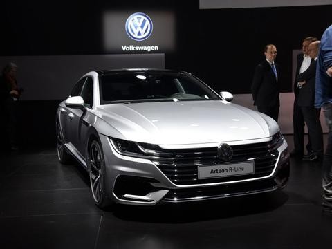 大众新旗舰，5.2秒破百吊打宝马3系，配无框车门比奥迪A4L还大！