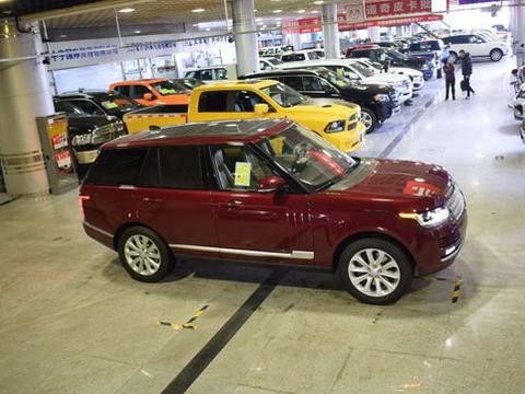 天津港展厅，一体红色拉风的路虎 揽胜行政，稀有色独有的魅力