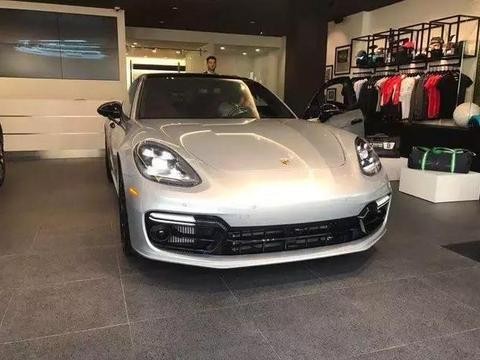 花320万买辆保时捷，选配价格超百万，其中的同色钥匙属于亮点