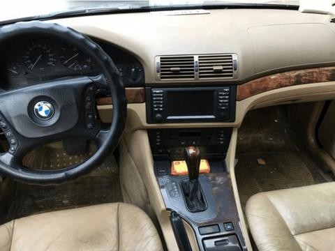 广东小伙花3万买辆宝马5系回家过年