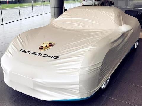 博士86万提车保时捷718, 交车现场, 车主坦言: 这车牌比我车都贵