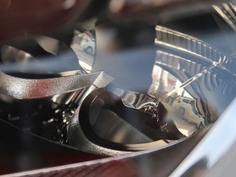 沃尔沃雷神之锤大灯被烤化, 正忙着召回, 网友称还是奔驰宝马靠谱